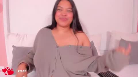 riley_dolly online show from August 13, 4:26 am