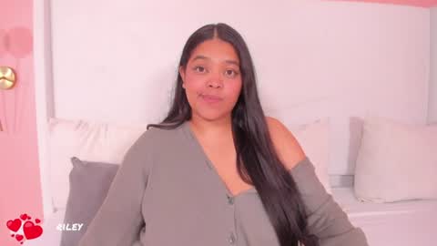 riley_dolly online show from August 13, 5:32 am