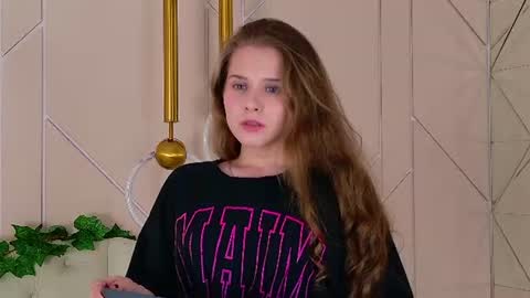Riley online show from August 18, 7:47 am