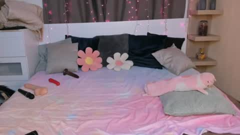 Emily online show from August 15, 9:57 am