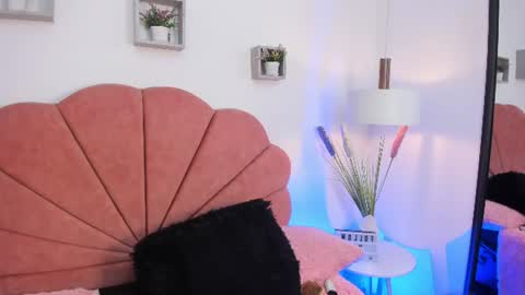Riley online show from August 12, 6:27 am