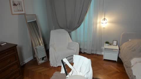 EVA here online show from August 2, 4:58 pm