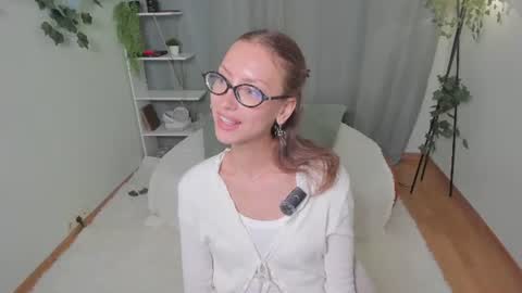 EVA here online show from August 6, 10:47 am