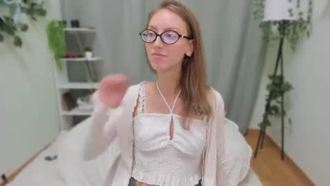 EVA here online show from August 9, 7:31 am