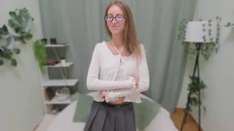 EVA here online show from August 9, 8:37 am