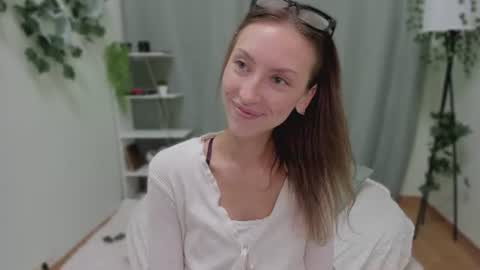 EVA here online show from August 15, 5:33 am
