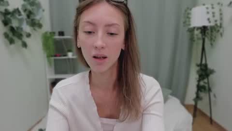 EVA here online show from August 15, 6:39 am