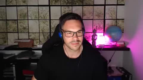 robb_strk online show from May 31, 4:58 am