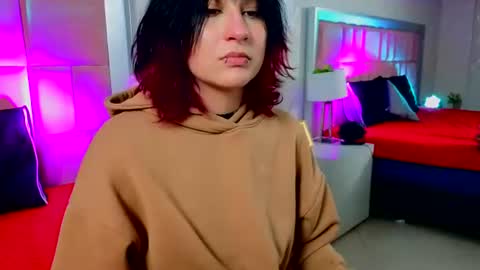 robin_bennett_ online show from August 12, 5:48 pm
