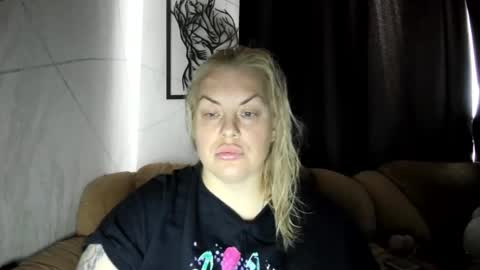 Robin Lili online show from July 8, 9:35 am
