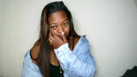 rochellinah online show from August 9, 2:01 am