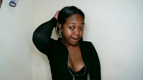 rochellinah online show from August 11, 12:12 am