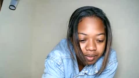 rochellinah online show from August 11, 4:03 am