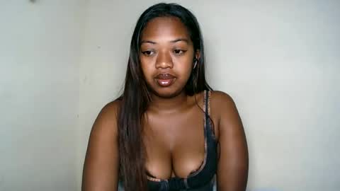 rochellinah online show from August 11, 11:40 pm