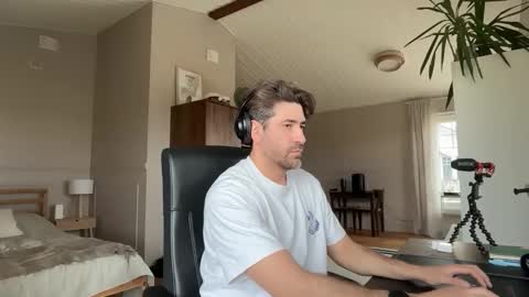 Roger online show from April 25, 9:26 am