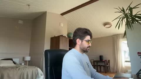 Roger online show from May 6, 9:22 am