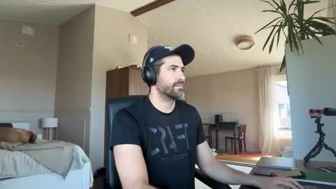 Roger online show from May 8, 9:44 am