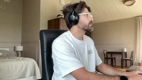Roger online show from August 4, 8:11 am