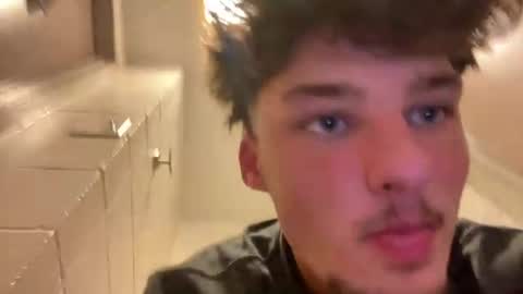 romanbutler07 online show from September 7, 5:24 am