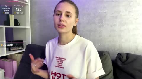 Ketlyn  is here now  help me get 50 thumbs up pls  online show from April 6, 8:02 pm