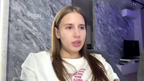 Ketlyn  is here now  help me get 50 thumbs up pls  online show from April 9, 2:36 pm