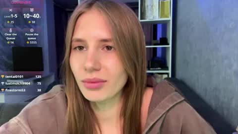 Ketlyn  is here now  help me get 50 thumbs up pls  online show from April 14, 1:40 pm