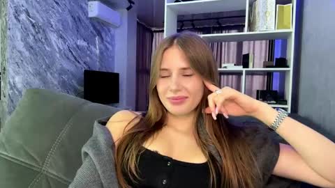 Ketlyn  is here now  help me get 50 thumbs up pls  online show from April 15, 2:46 pm