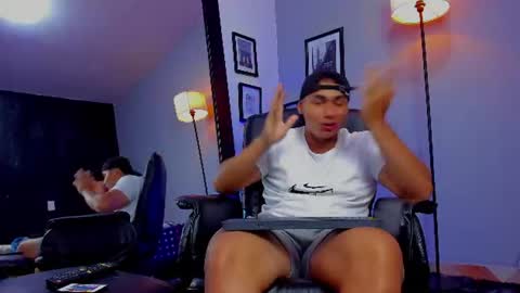 ronnie_crawford online show from August 4, 1:02 am