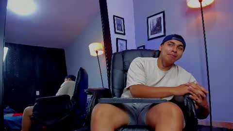 ronnie_crawford online show from August 6, 1:15 am