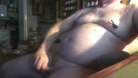 ronnybeee online show from May 1, 5:44 am