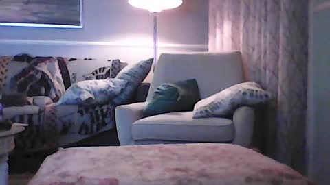 ronvlv online show from July 1, 1:51 am