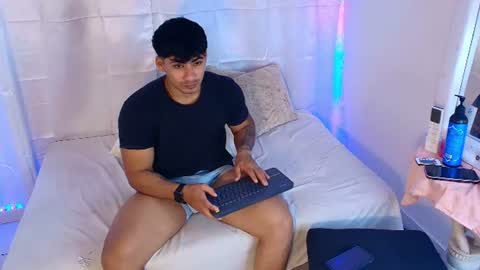 roomfantasy_ online show from August 7, 7:19 am