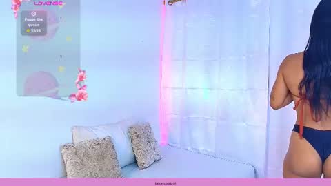 roomfantasy_ online show from August 8, 5:57 pm
