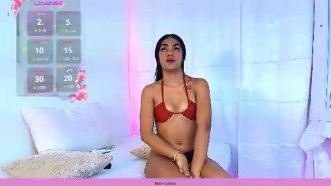 roomfantasy_ online show from August 8, 8:09 pm