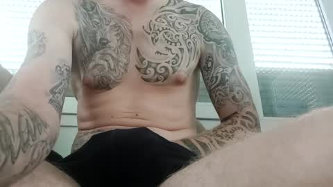rore85 online show from August 7, 11:32 am