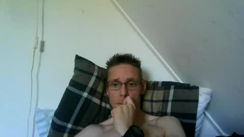 rororober online show from August 8, 11:21 am