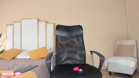 rosalinda_77 online show from August 12, 9:28 pm