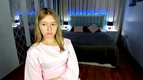 RosaRising online show from August 14, 7:01 am