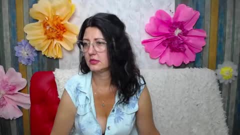 RoseHille online show from August 15, 9:02 am