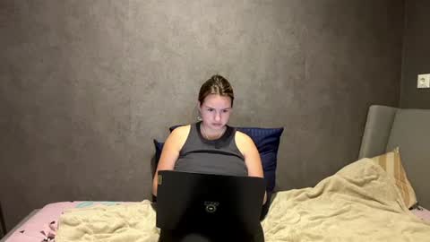 roselleshortey online show from July 21, 6:10 pm