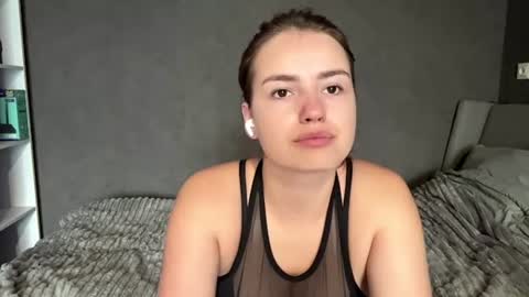 roselleshortey online show from July 28, 2:12 pm