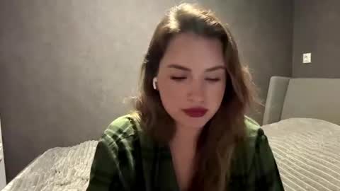 roselleshortey online show from August 8, 11:43 am