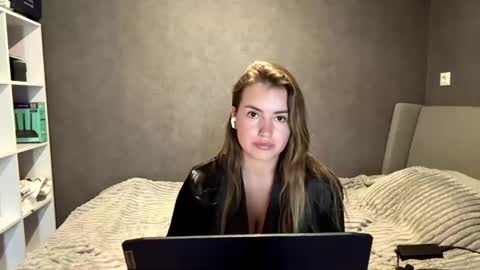 roselleshortey online show from August 12, 2:41 pm
