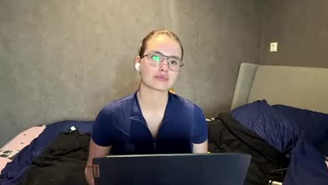 roselleshortey online show from August 14, 2:53 pm