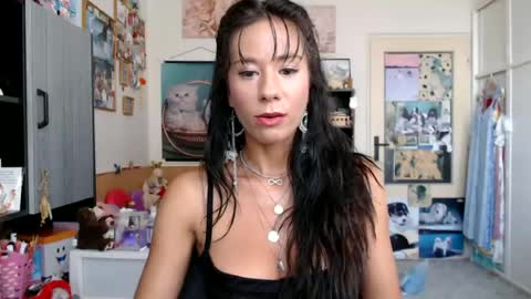 roselynsun online show from July 1, 1:01 pm