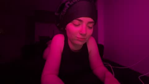roseyla1 online show from August 11, 5:20 am