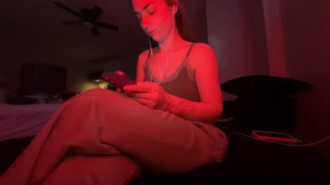 roseyla1 online show from August 22, 11:44 pm