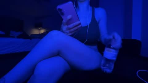 roseyla1 online show from August 28, 4:10 am