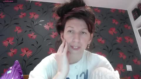 RosieHayes online show from March 31, 8:17 pm