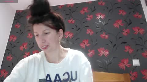 RosieHayes online show from April 1, 10:06 pm